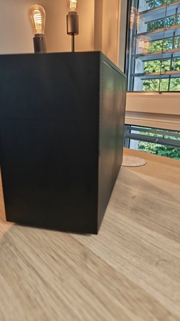Onyx geschlossen – NCASE T1 in Schwarz