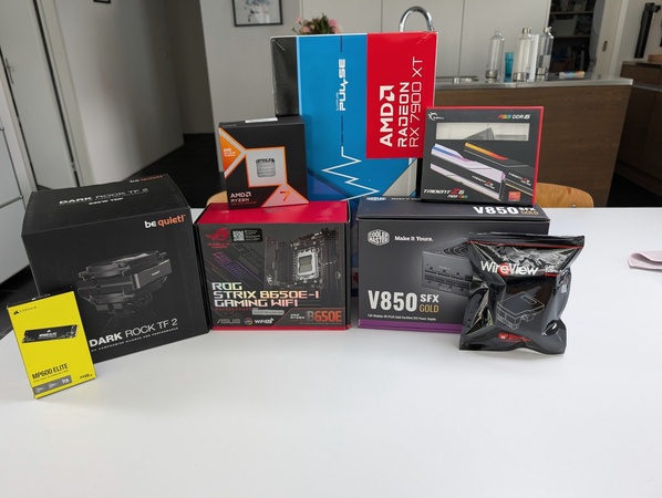 Alle Komponenten originalverpackt – der Start