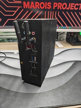 Rückseite der Gold-Version mit I/O