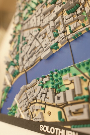 Detail: Aare, Altstadt und Gebäude im Relief