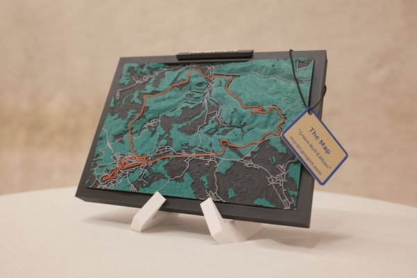 Topografie-Version in Grün mit Wanderwegen