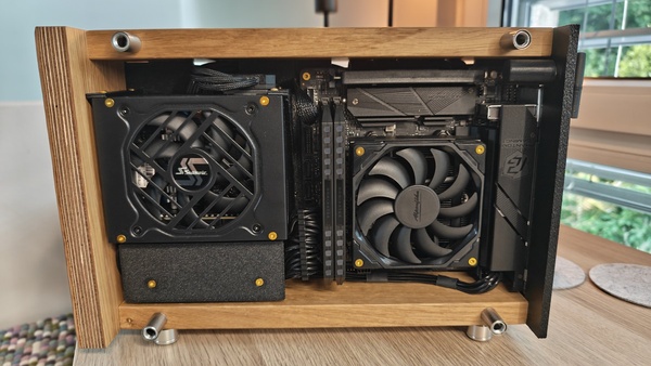 Innenleben: Seasonic SFX, Alpenföhn Panorama 2, Radeon RX 9070 XT