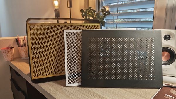 3D-gedruckte Seitenpanels in Gold und Schwarz