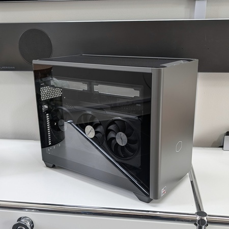 Seitenfenster mit Triple-Fan-GPU