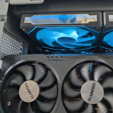 GPU detail: Gigabyte fans behind glass
